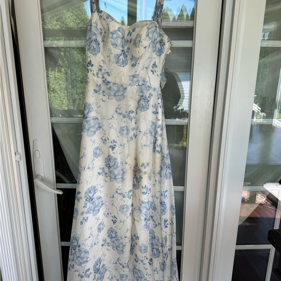 White and blue floral gown - Picture 2 of 2